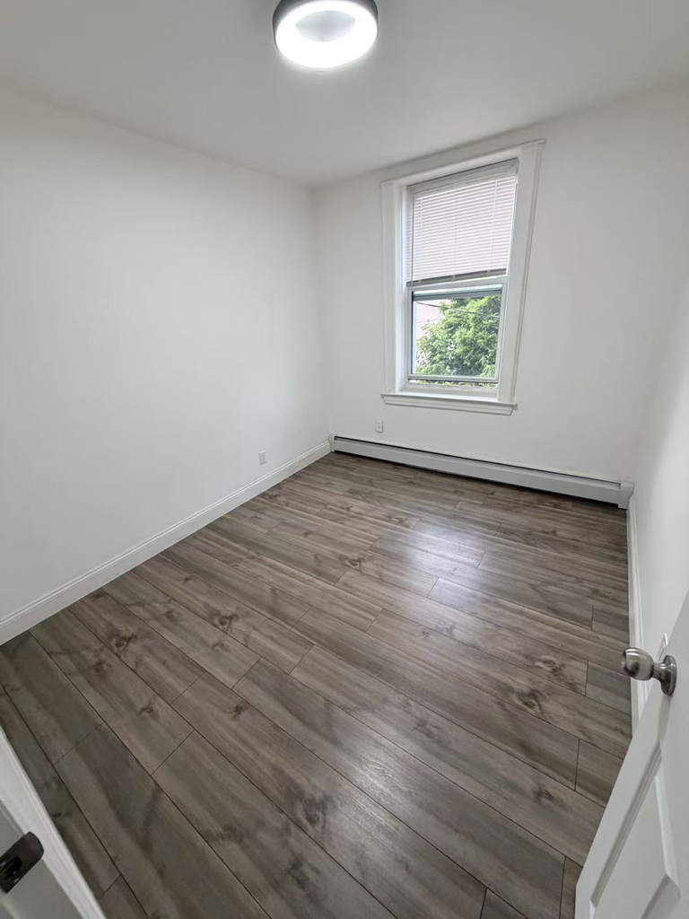 2571 West 16th Street - Photo 2