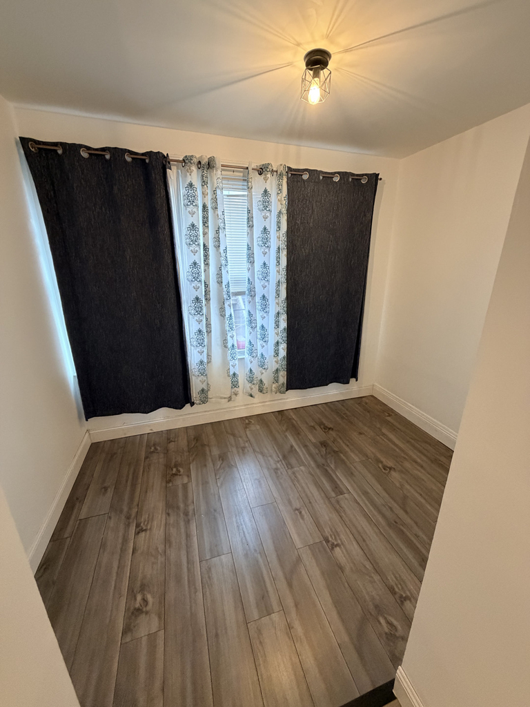 2571 West 16th Street - Photo 4