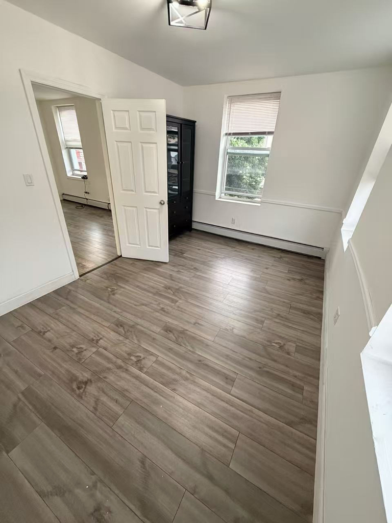 2571 West 16th Street - Photo 5