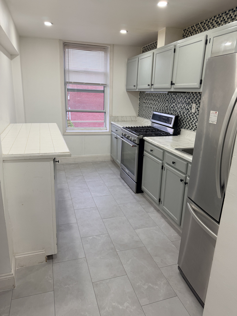 2571 West 16th Street - Photo 6