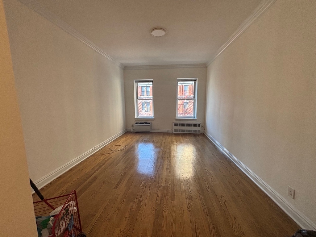 East 83rd street - Photo 3