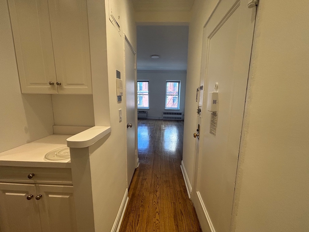 East 83rd street - Photo 2
