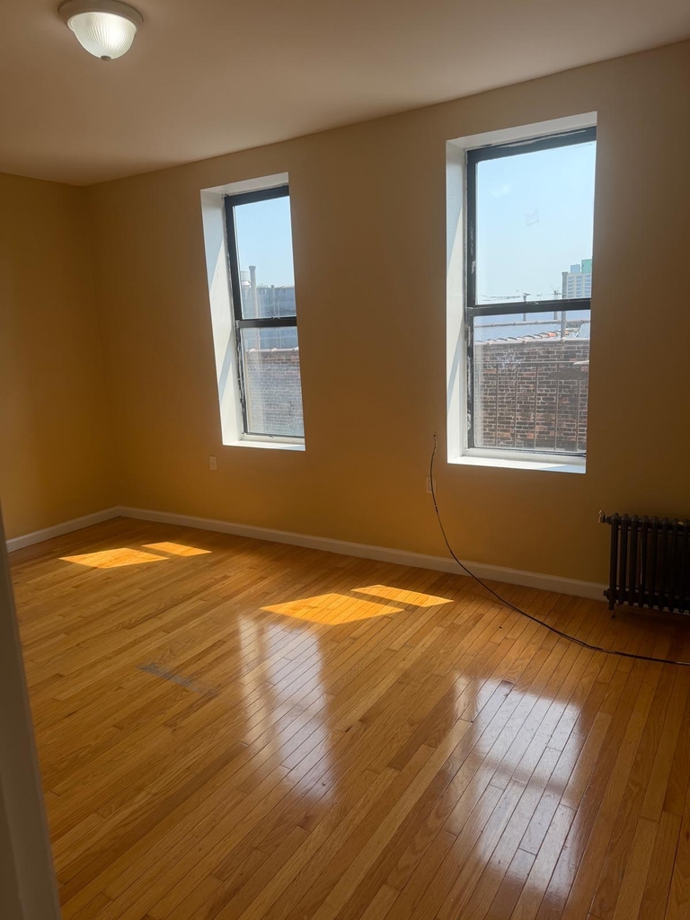 West 190th Street - Photo 4