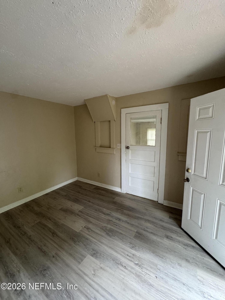 273 Day Avenue - Photo 3