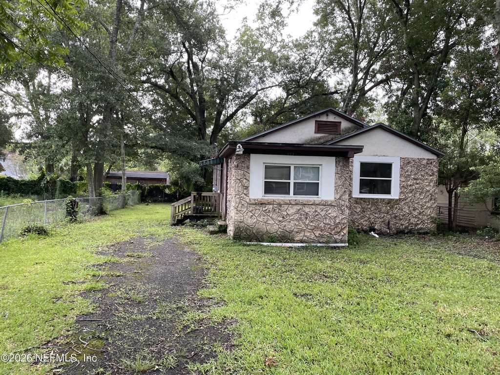 273 Day Avenue - Photo 12