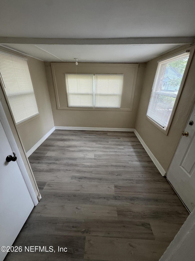 273 Day Avenue - Photo 4