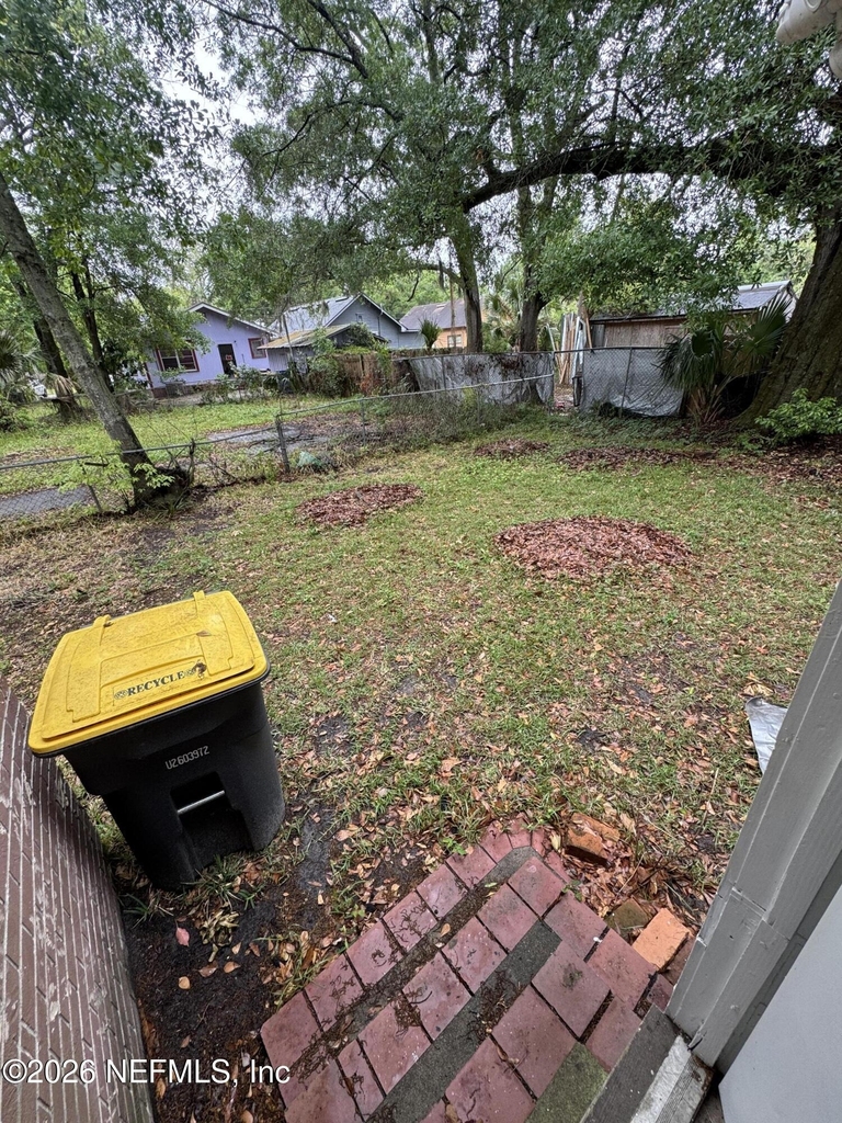 273 Day Avenue - Photo 11