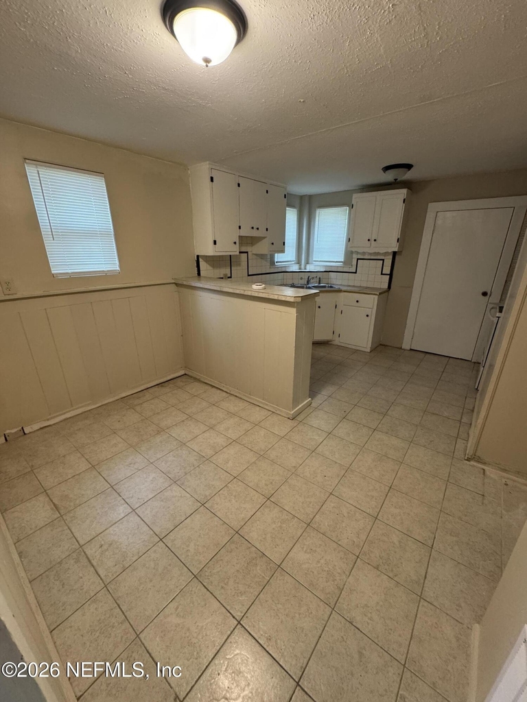 273 Day Avenue - Photo 9