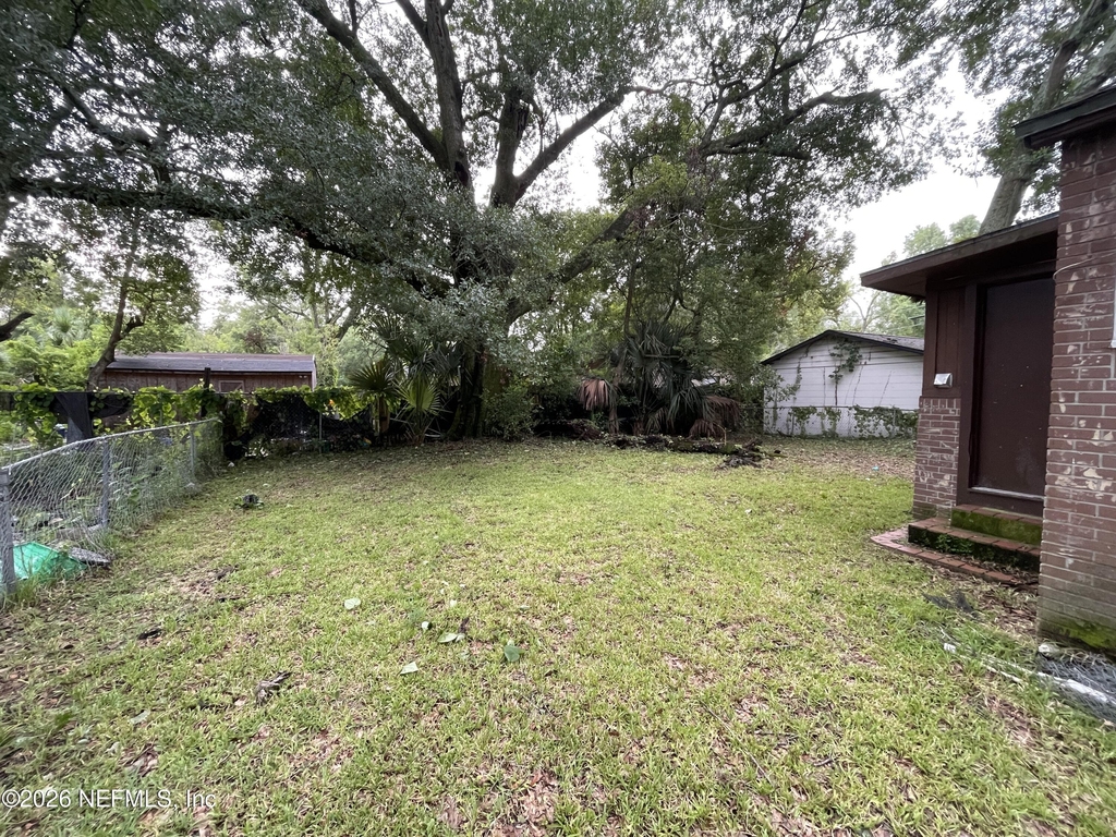 273 Day Avenue - Photo 13