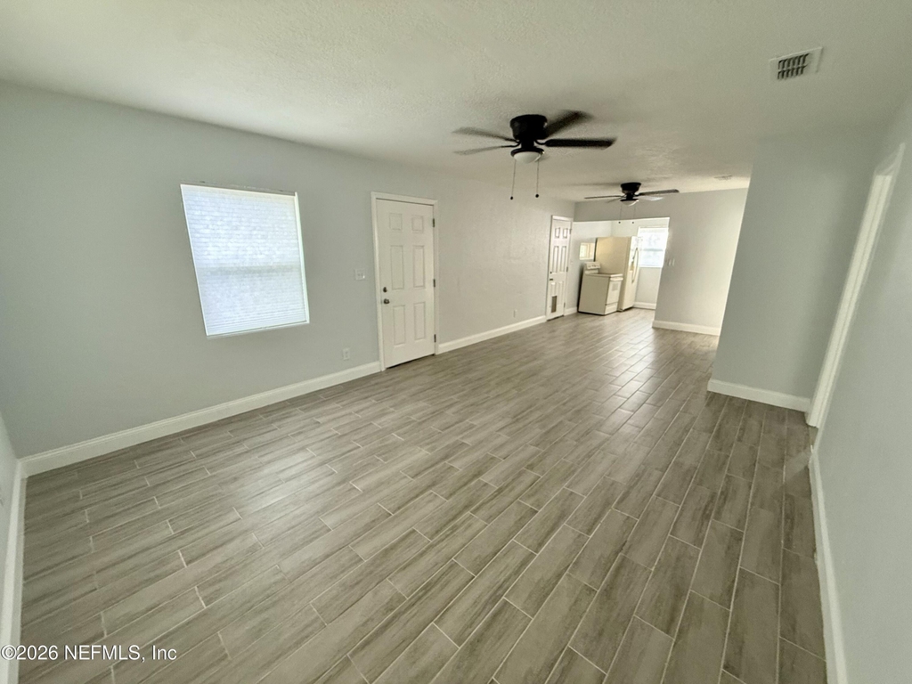4721 E Castlewood Drive - Photo 3