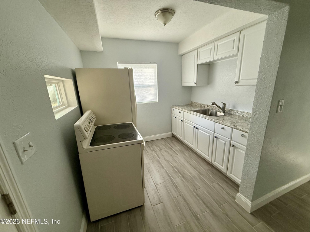 4721 E Castlewood Drive - Photo 4