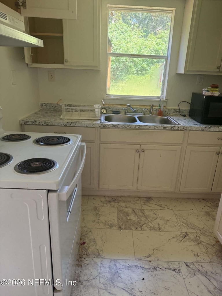 125 Tanner Terrace - Photo 3