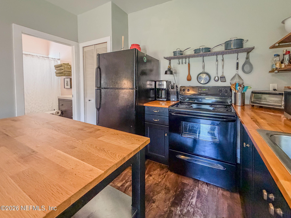3885 Valencia Road - Photo 4