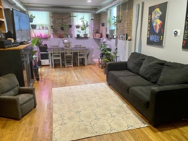 1657 W Pratt Boulevard - Photo 2