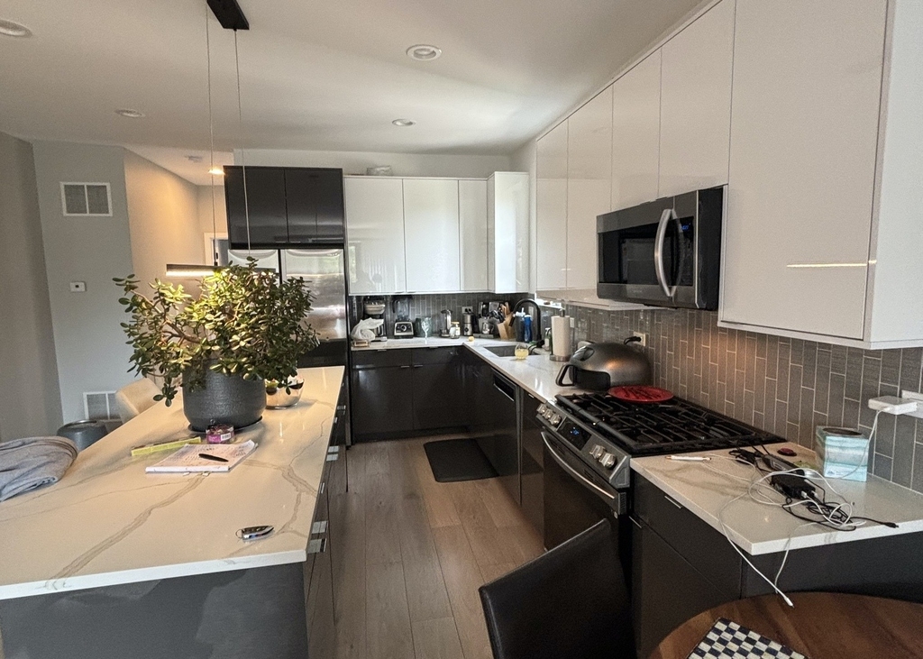 4242 N Kedvale Avenue - Photo 2