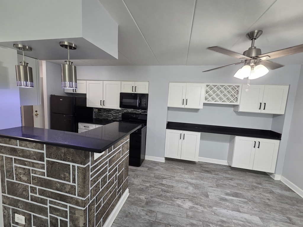 220 S Roselle Road - Photo 6