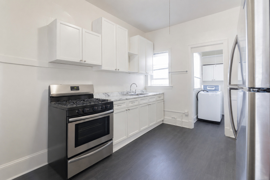 4754 N Lincoln Avenue - Photo 2