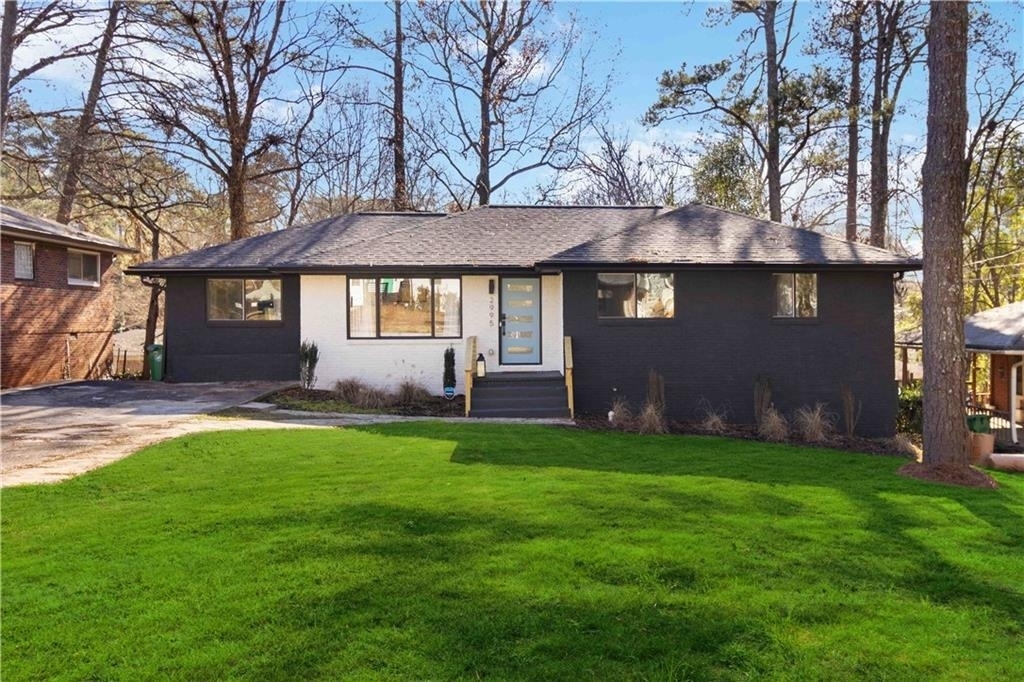 2995 Pasadena Drive - Photo 0