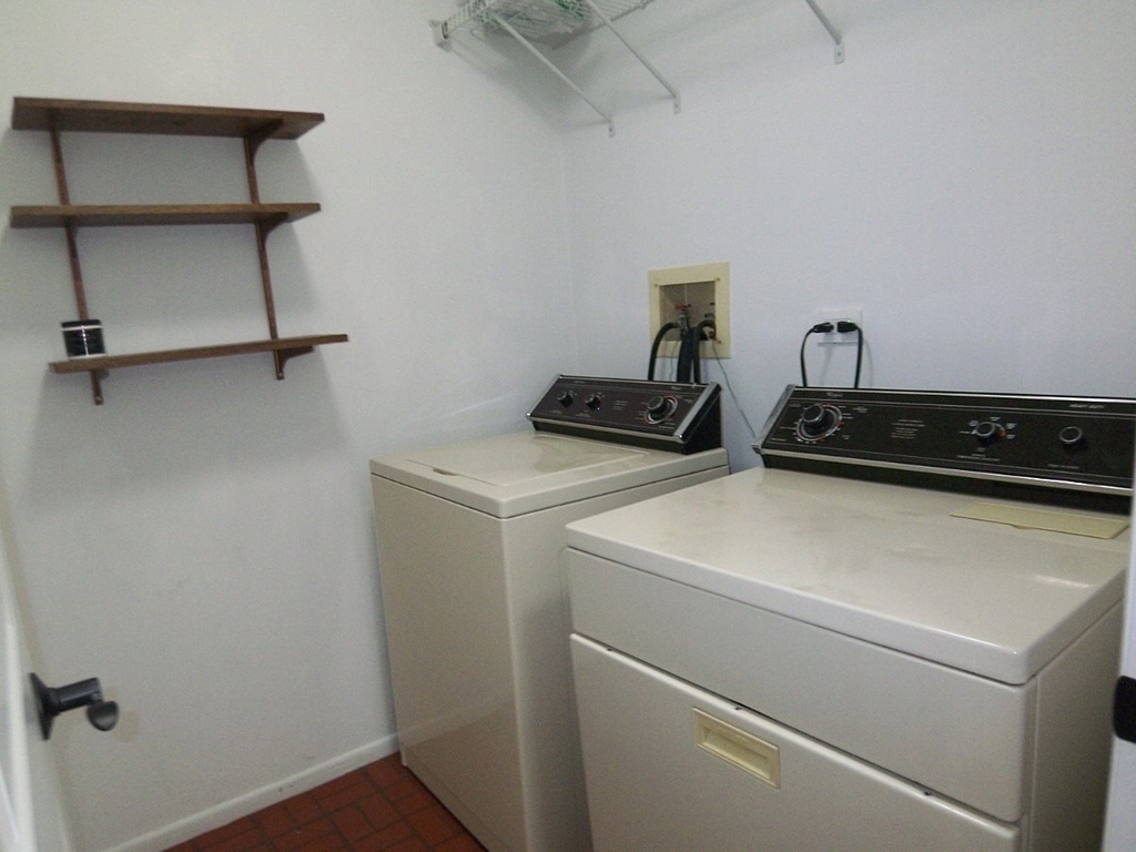 1546 Williamsburg Drive - Photo 14
