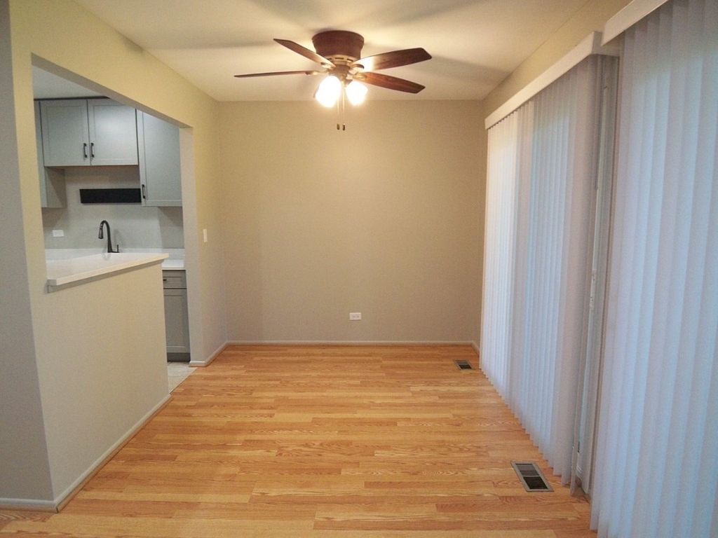 1546 Williamsburg Drive - Photo 4