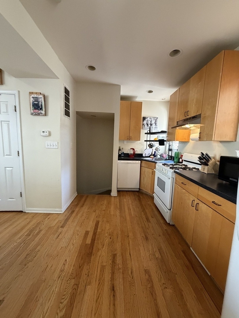 518 N May Street - Photo 11