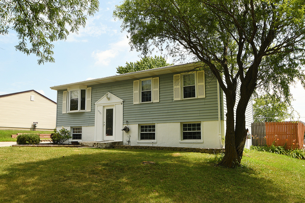 19527 Sycamore Street - Photo 2