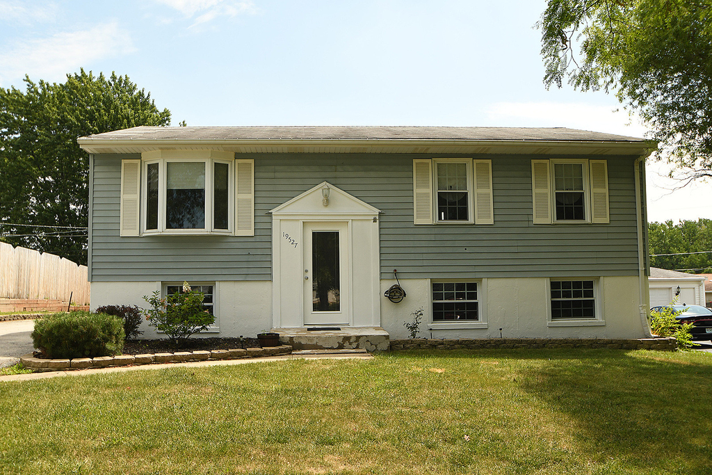 19527 Sycamore Street - Photo 0