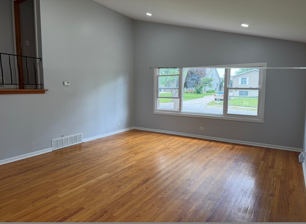 934 S Harvard Avenue - Photo 2