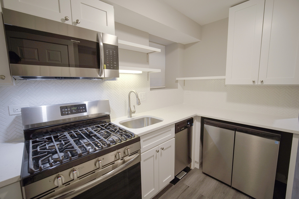 2253 S Whipple Avenue - Photo 3