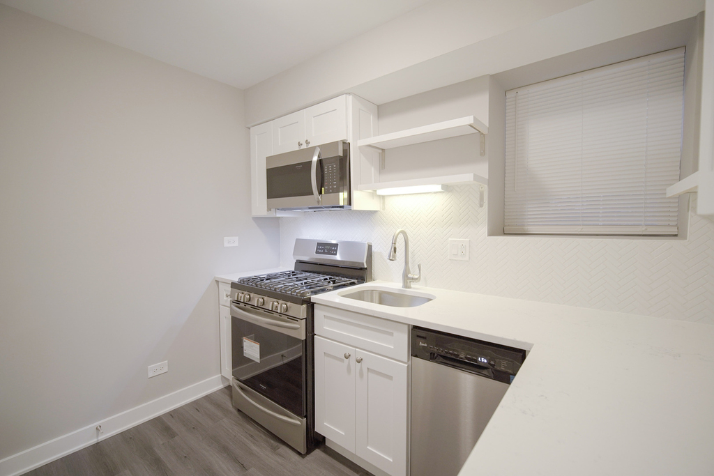 2253 S Whipple Avenue - Photo 4