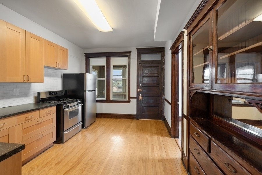 3213 S Lituanica Avenue - Photo 5