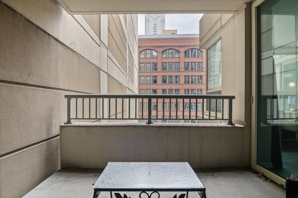 345 N La Salle Drive - Photo 8