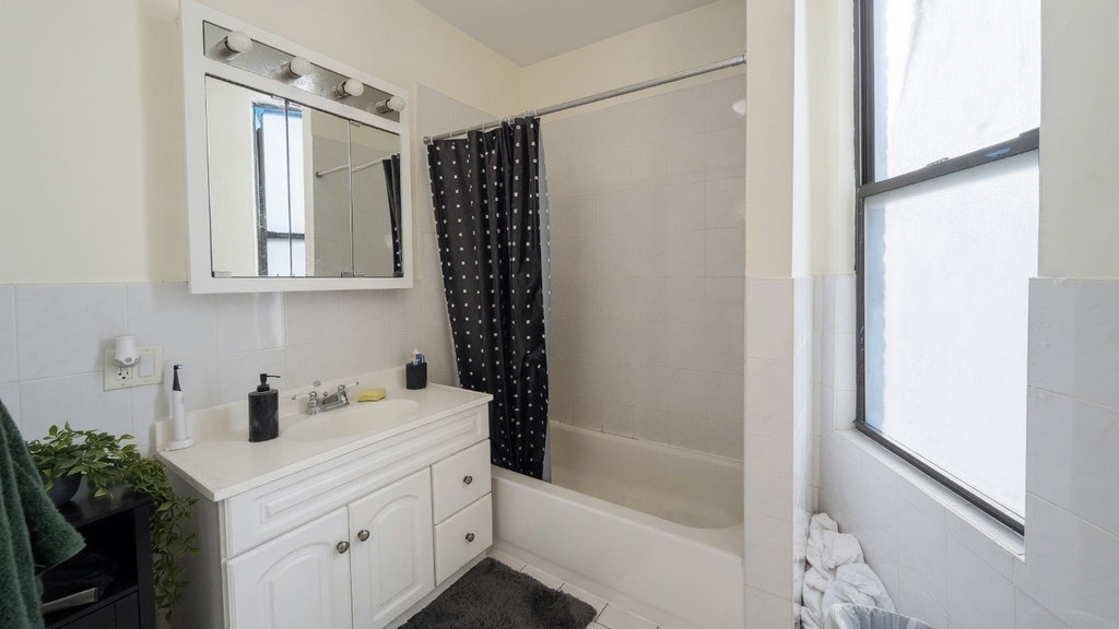 1337 W Huron Street - Photo 8