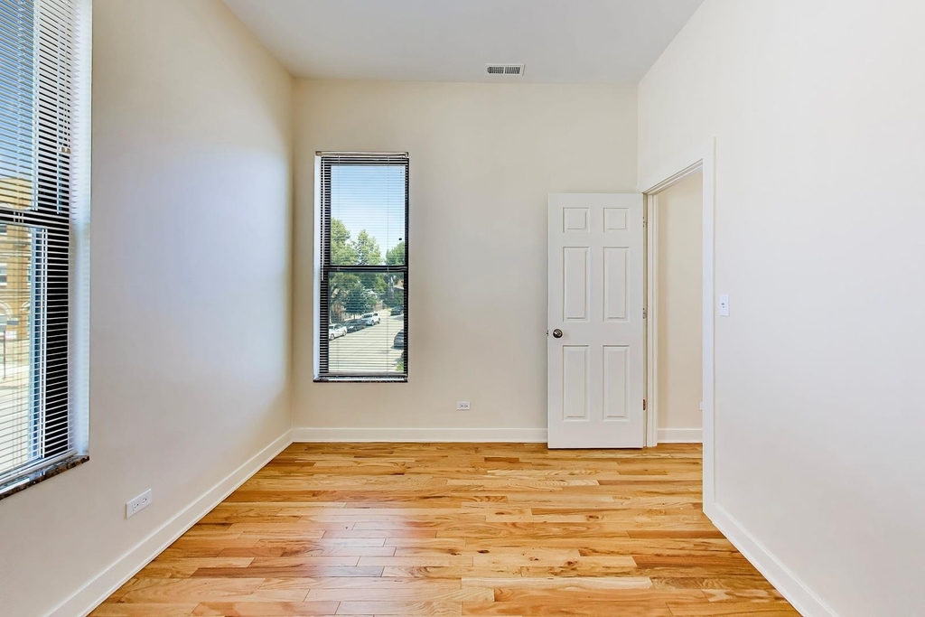 3201 S Normal Avenue - Photo 9