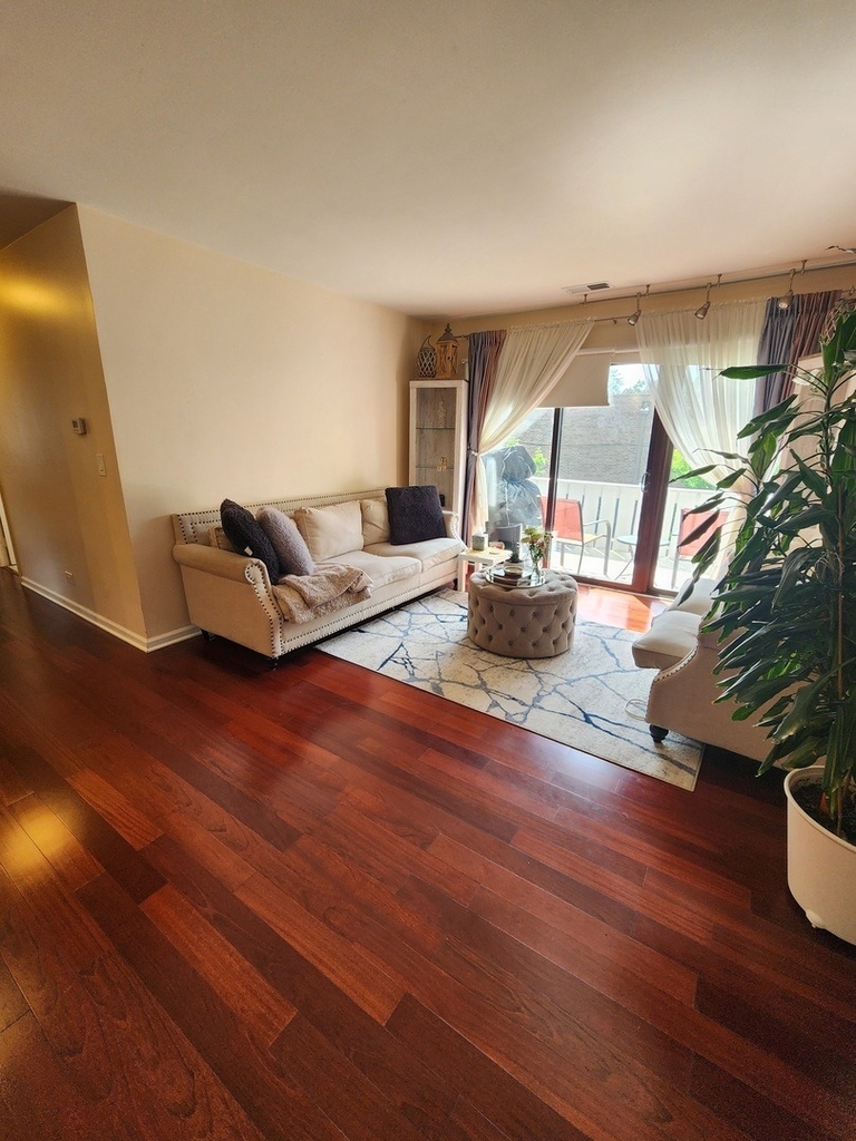 220 Hawthorne Court - Photo 5