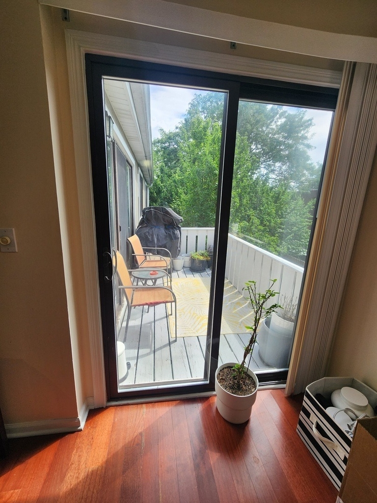 220 Hawthorne Court - Photo 11