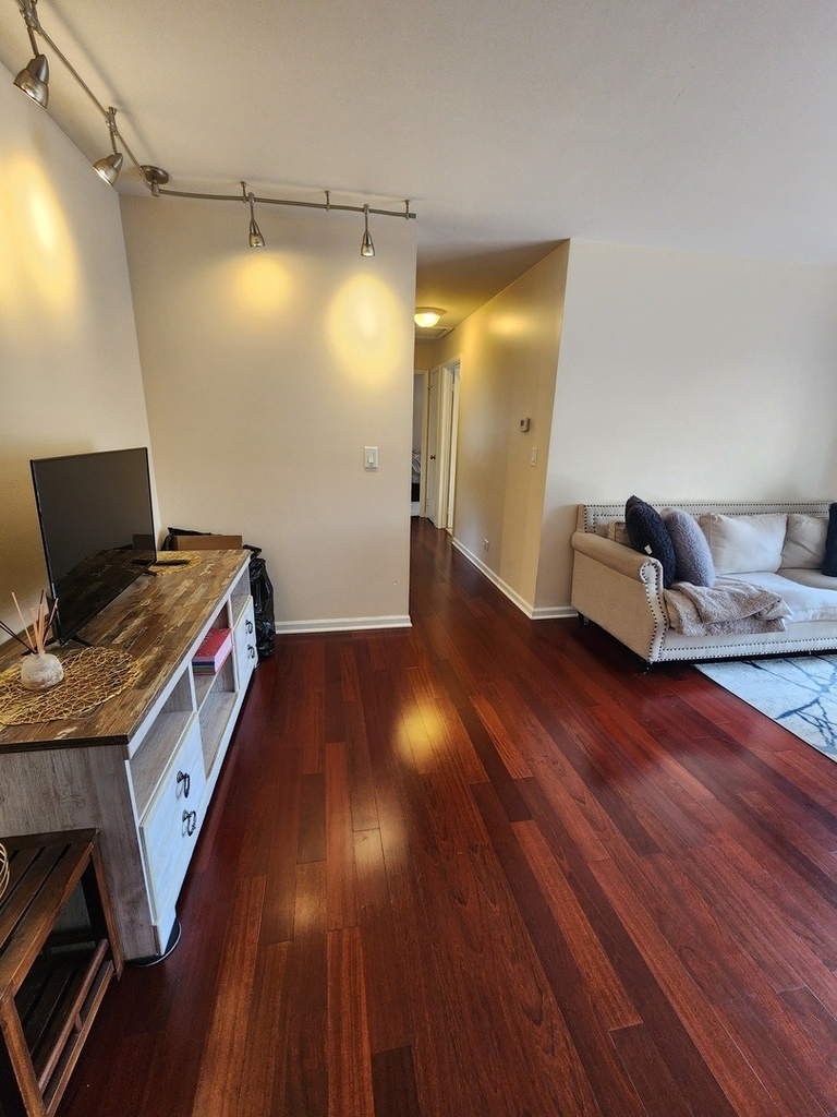 220 Hawthorne Court - Photo 6