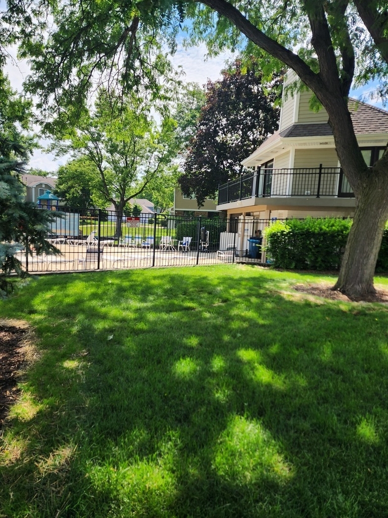 220 Hawthorne Court - Photo 15