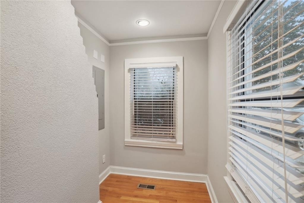 99 Bates Avenue Ne - Photo 4