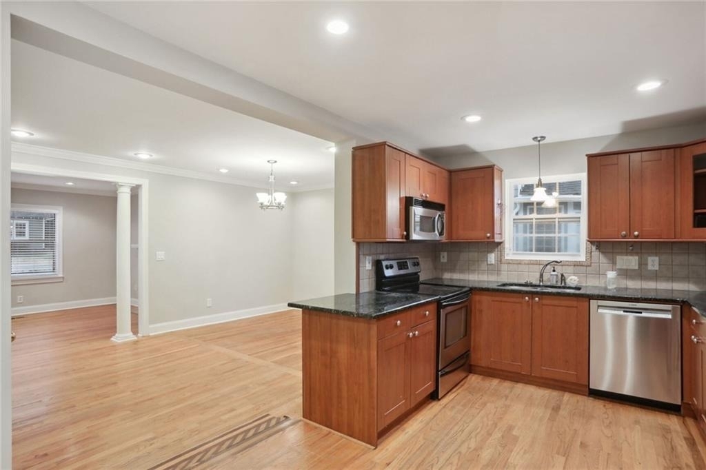 99 Bates Avenue Ne - Photo 7