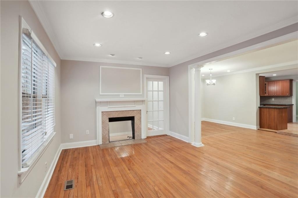 99 Bates Avenue Ne - Photo 2