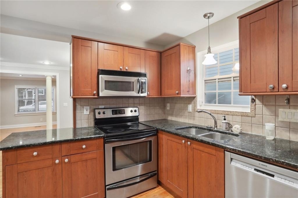 99 Bates Avenue Ne - Photo 8
