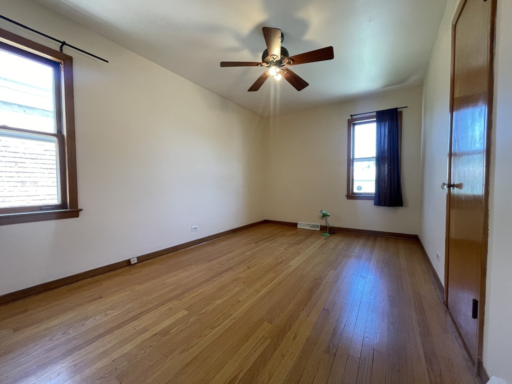 5819 S Narragansett Avenue - Photo 5