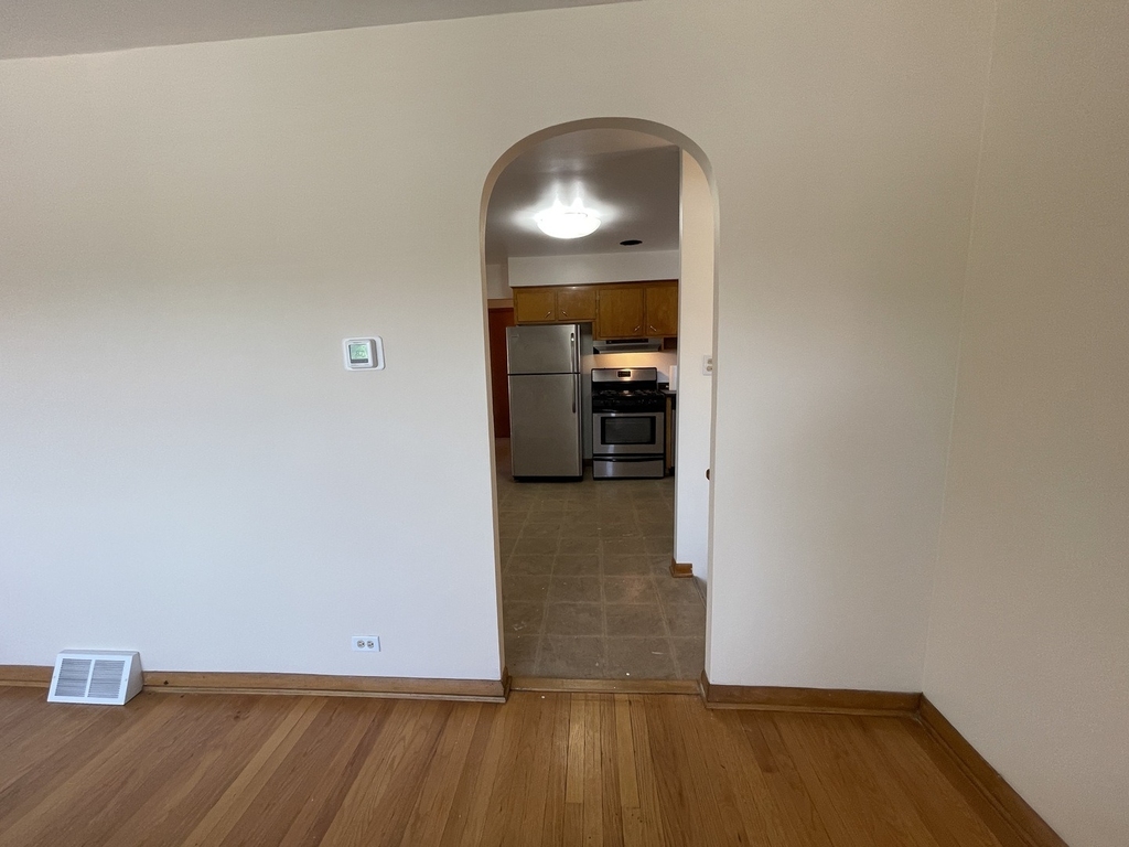 5819 S Narragansett Avenue - Photo 3