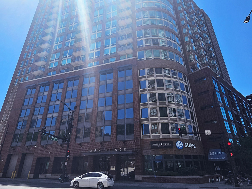 600 N Kingsbury Street - Photo 0