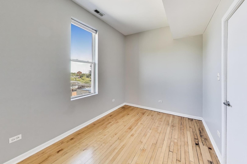 2733 N Mozart Street - Photo 13