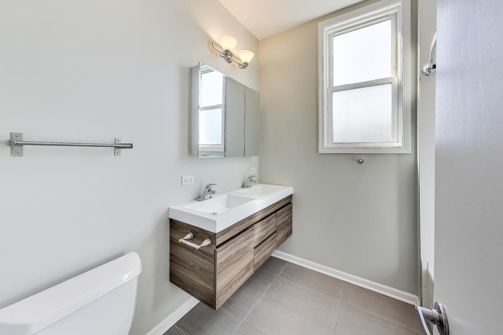 2733 N Mozart Street - Photo 15