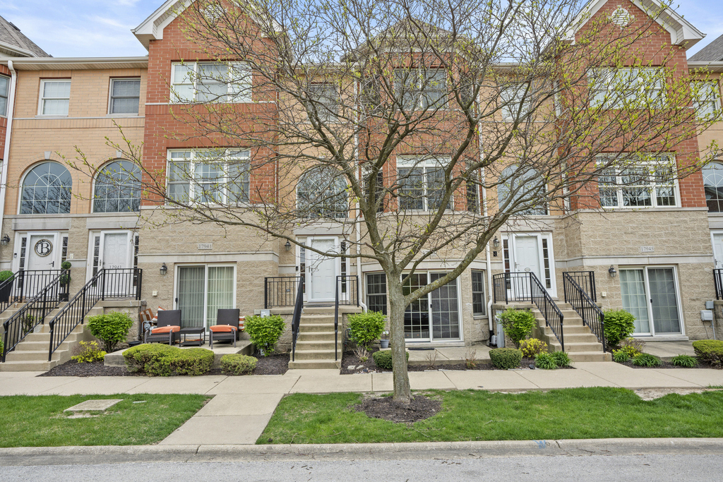 17943 Fountain Circle - Photo 0