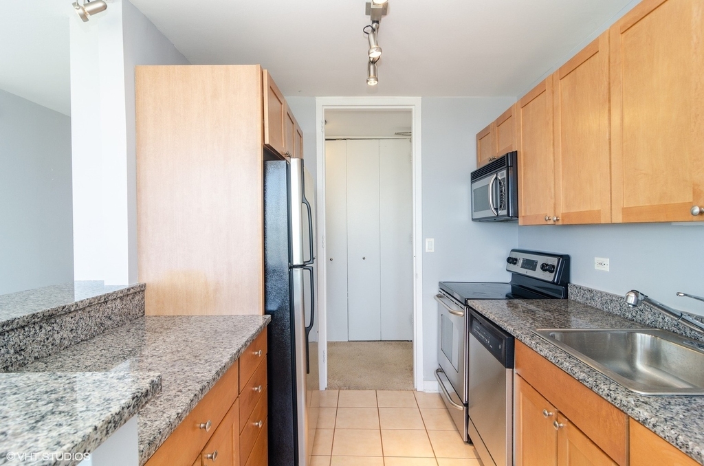 655 W Irving Park Road - Photo 7