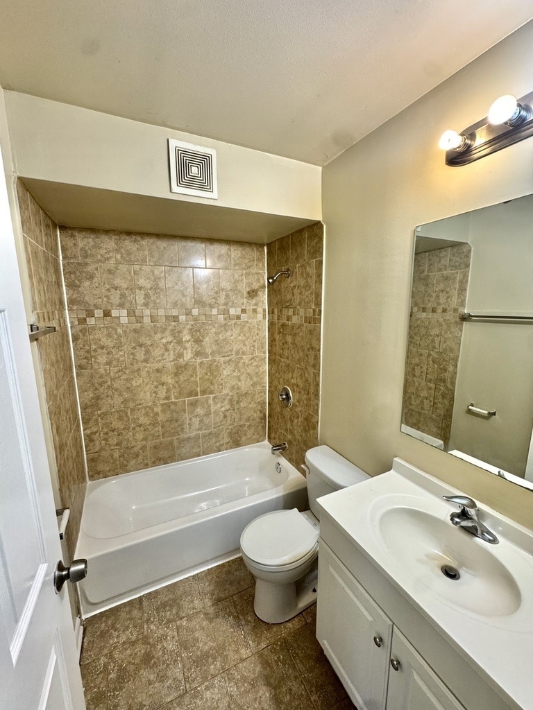 16001 Avalon Avenue - Photo 6